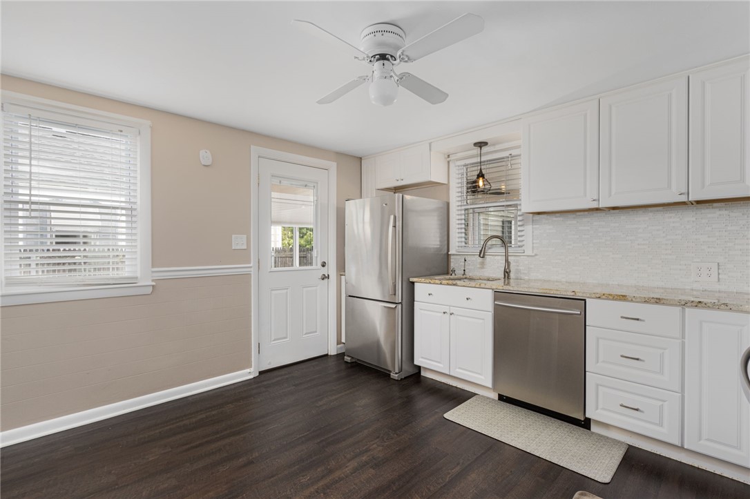 39 Gloria Street Pawtucket, RI 02861 - Photo 4 of 23