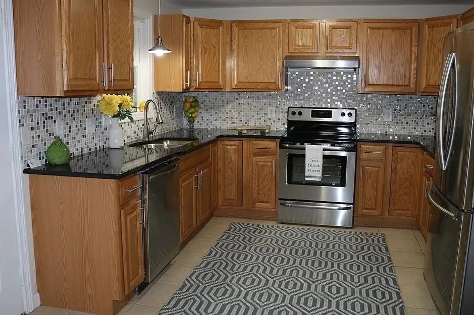 47 Malvern Road Worcester, MA 01610 - Photo 2 of 22