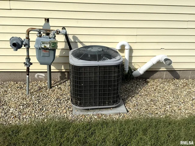 $200,000 | 482 East 4th Street, Woodhull, IL 61490