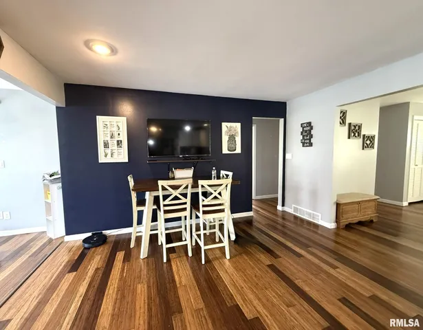 $200,000 | 482 East 4th Street, Woodhull, IL 61490