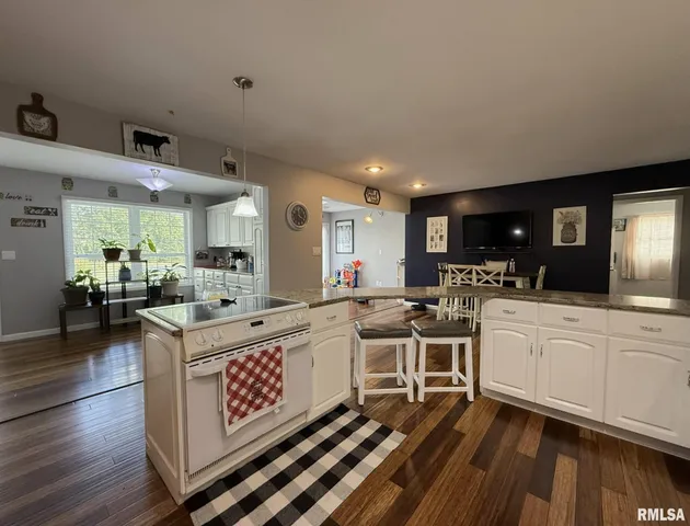 $200,000 | 482 East 4th Street, Woodhull, IL 61490