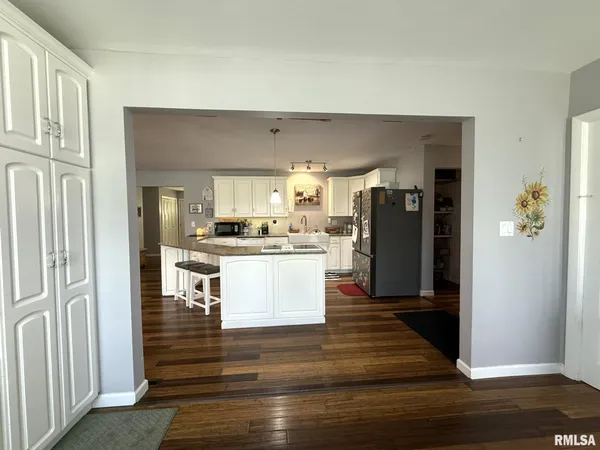 $200,000 | 482 East 4th Street, Woodhull, IL 61490