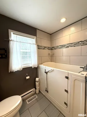 $200,000 | 482 East 4th Street, Woodhull, IL 61490