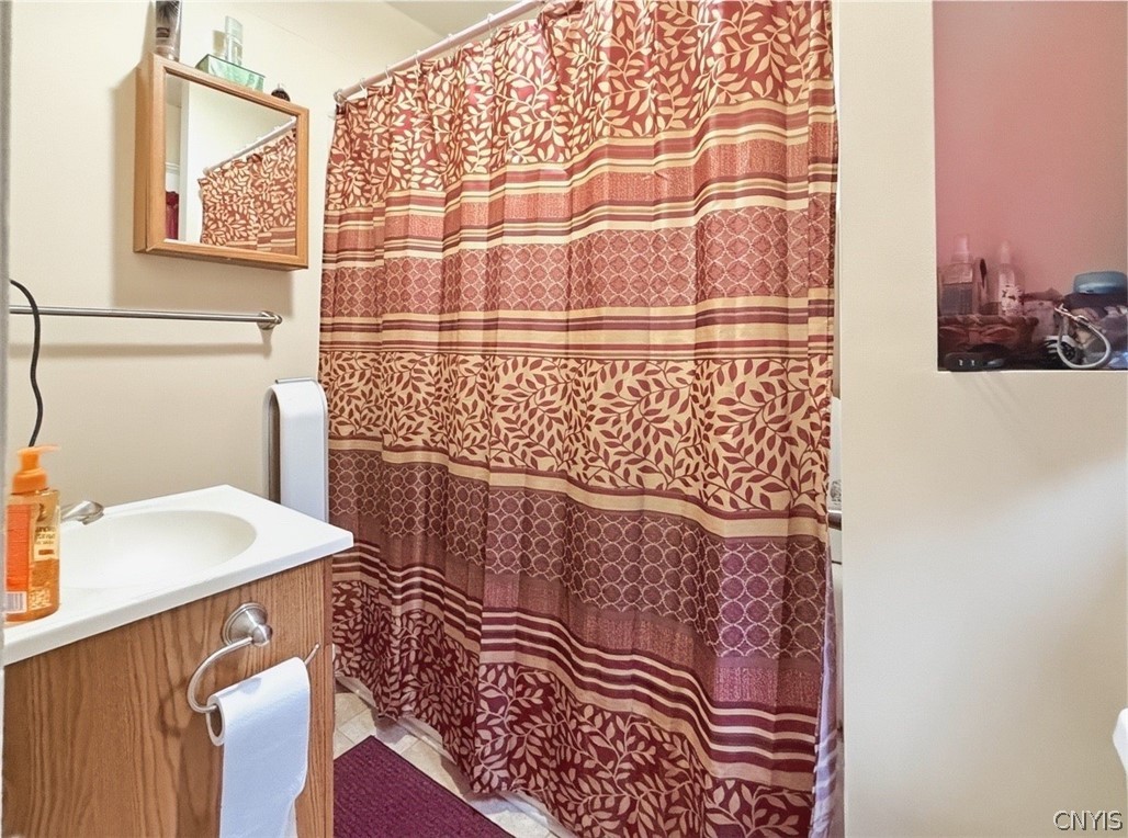 614 Turin Street Rome, NY 13440 - Photo 31 of 46 2nd Floor Bathroom