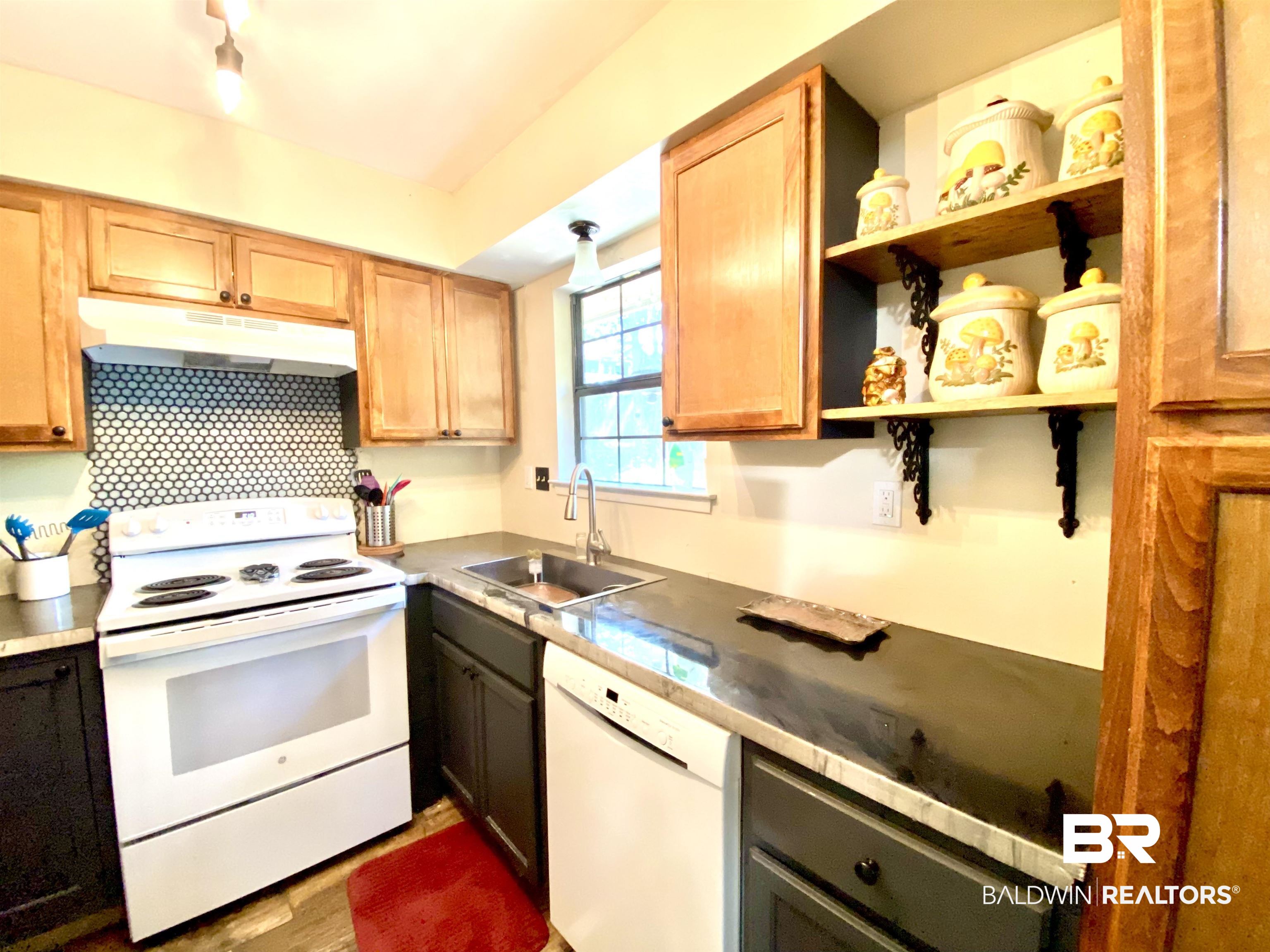 185 Montclair Loop Daphne, AL 36526 - Photo 7 of 18 Resin Counter Tops