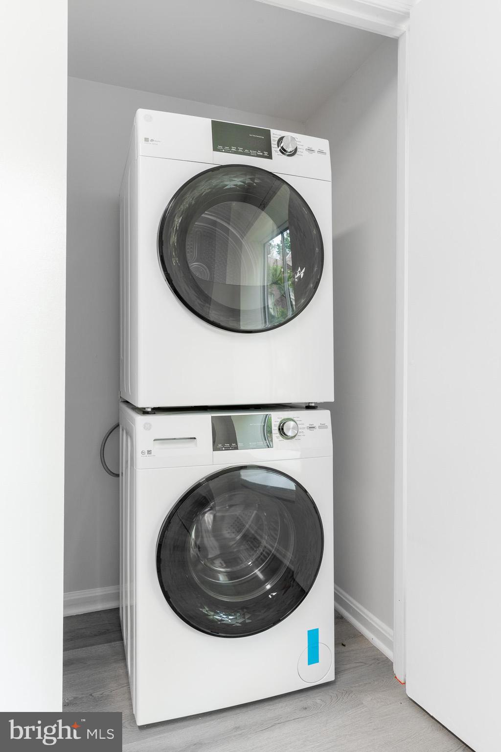 3840 Persimmon Circle Fairfax, VA 22031 - Photo 25 of 25 a utility room with dryer and washer