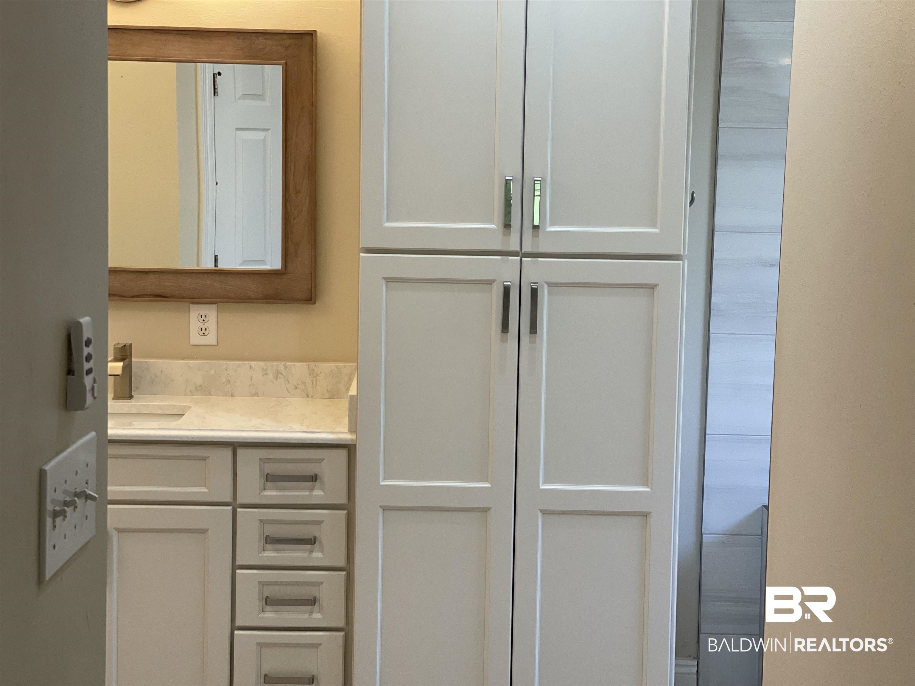 210 Savannah Circle Foley, AL 36535 - Photo 14 of 18 Bathroom with vanity