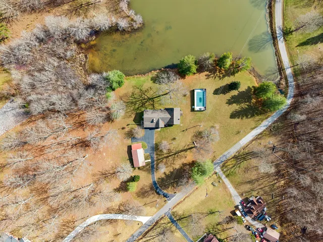 a black and white photo of a living room