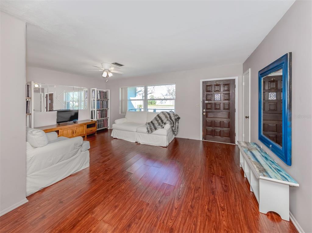 424 Center Road Venice, FL 34285 - Photo 6 of 65 Gallery Image 6