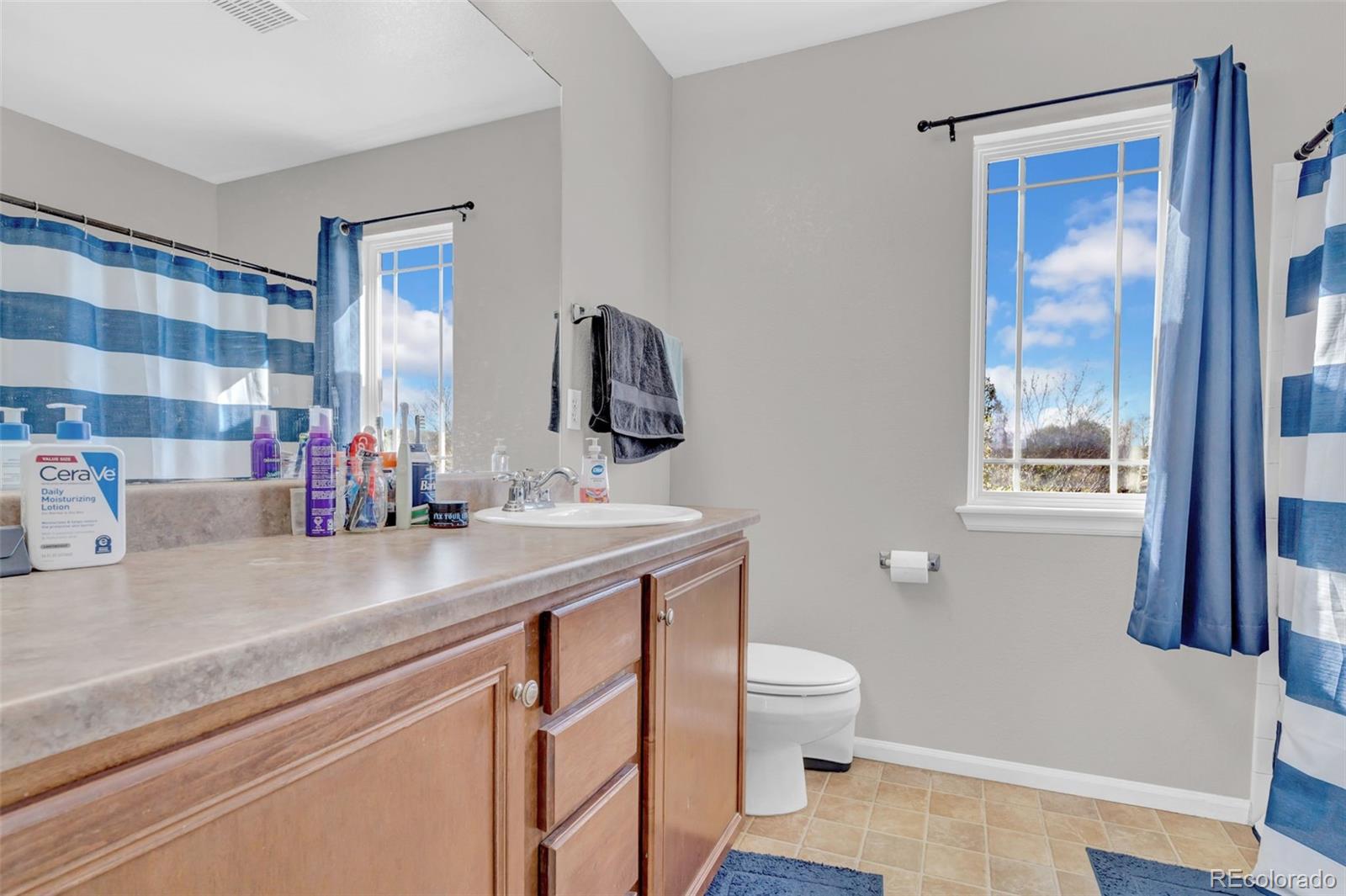 10656 Racine Circle Commerce City, CO 80022 - Photo 6 of 35