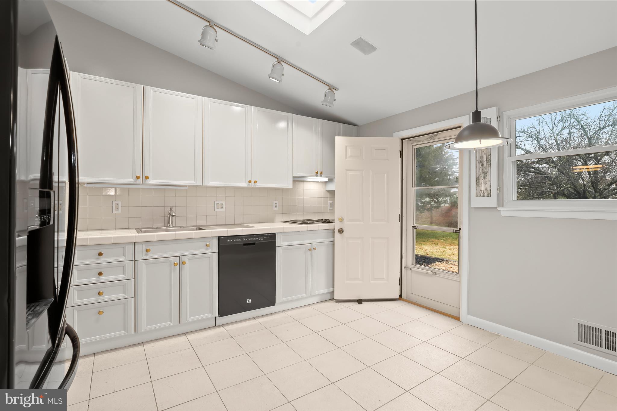 7449 Prince George Road Pikesville, MD 21208 - Photo 11 of 37 Spacious kitchen