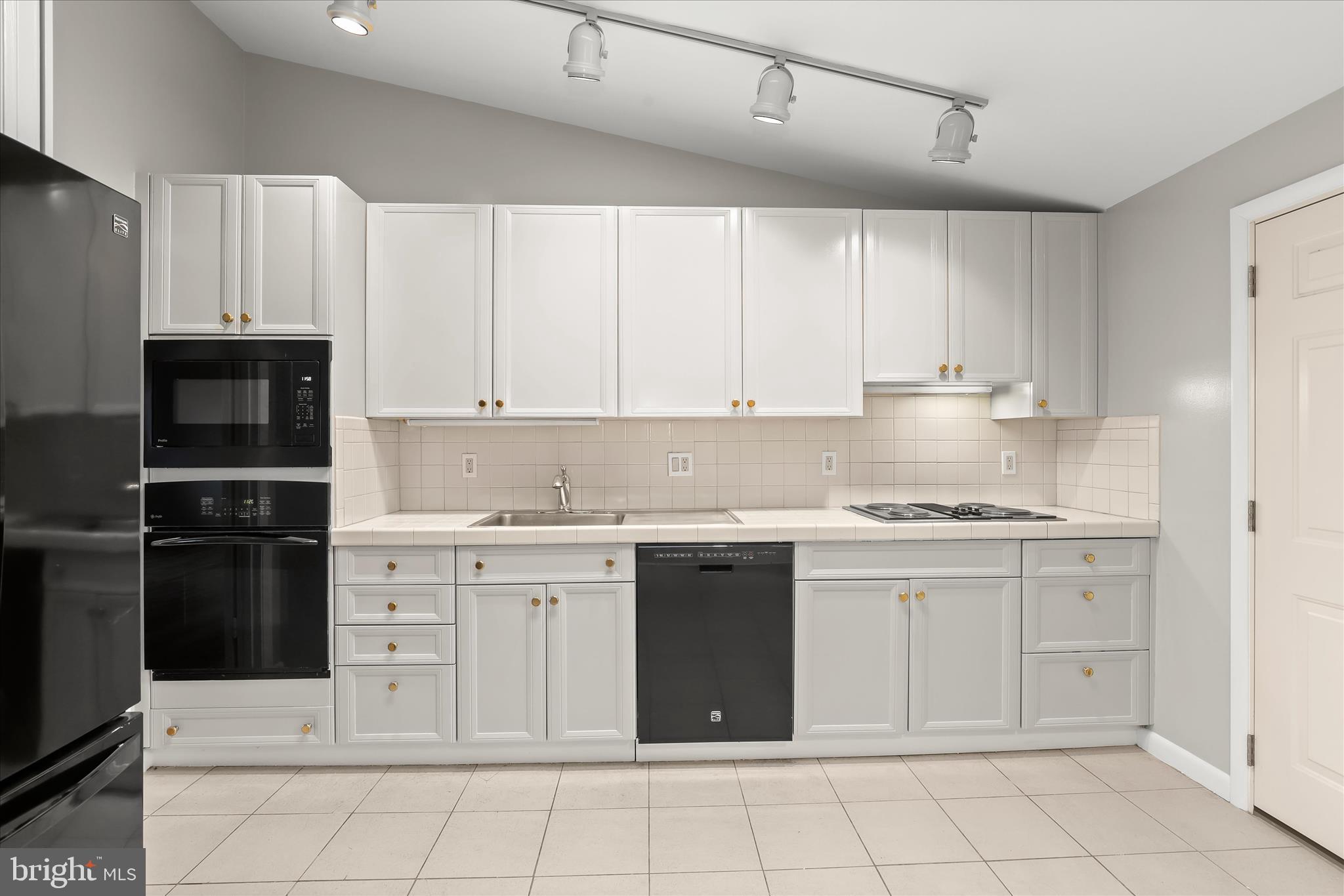 7449 Prince George Road Pikesville, MD 21208 - Photo 13 of 37 Kitchen