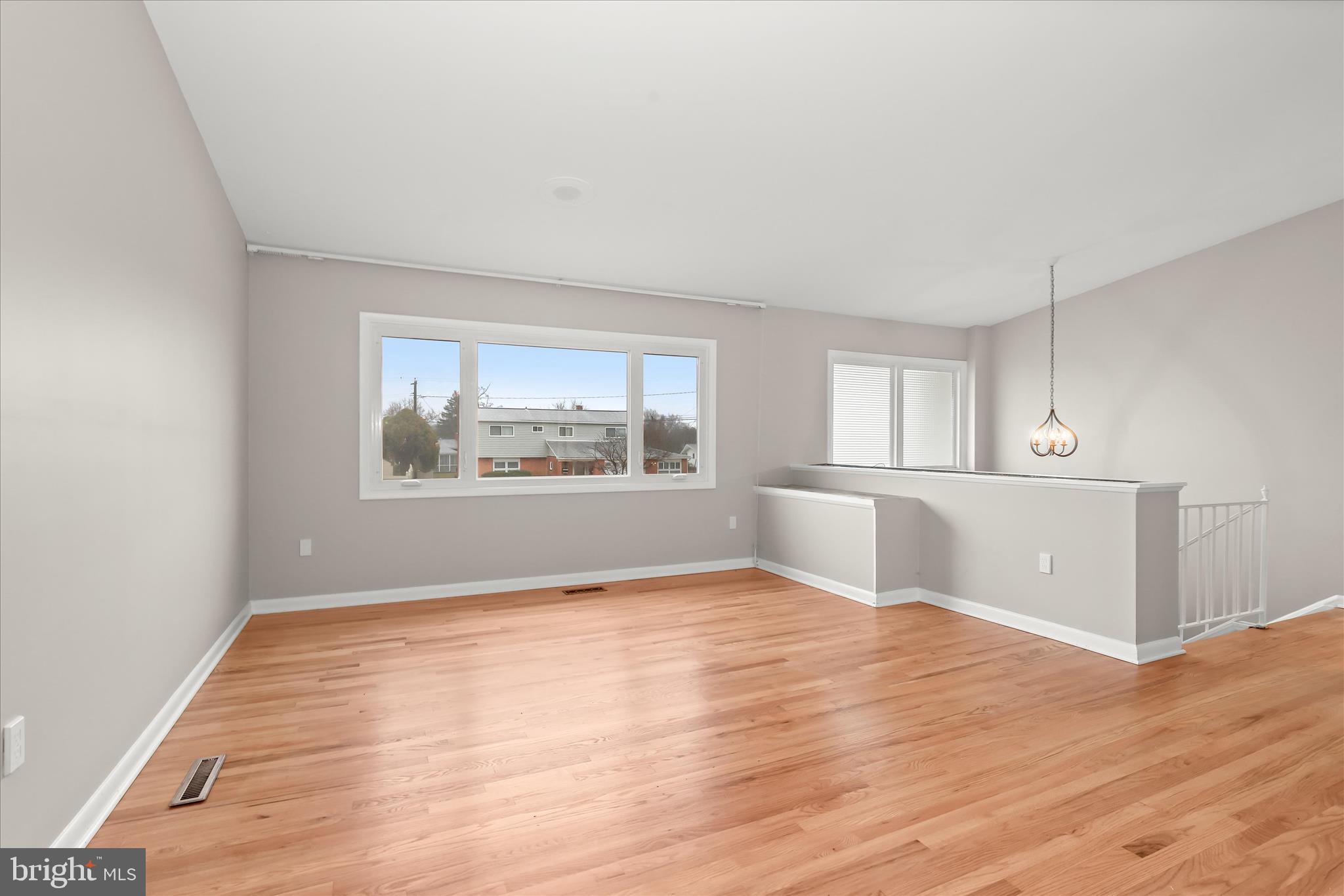 7449 Prince George Road Pikesville, MD 21208 - Photo 7 of 37 Hardwood flooring