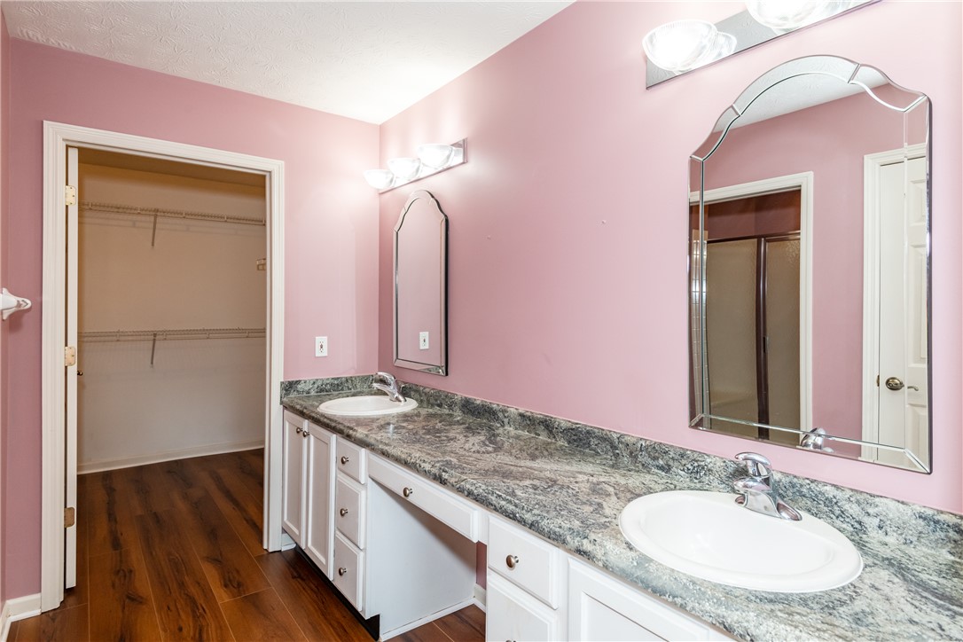 184 Edinburgh Springboro, OH 45066 - Photo 15 of 31 Ensuite Bathroom