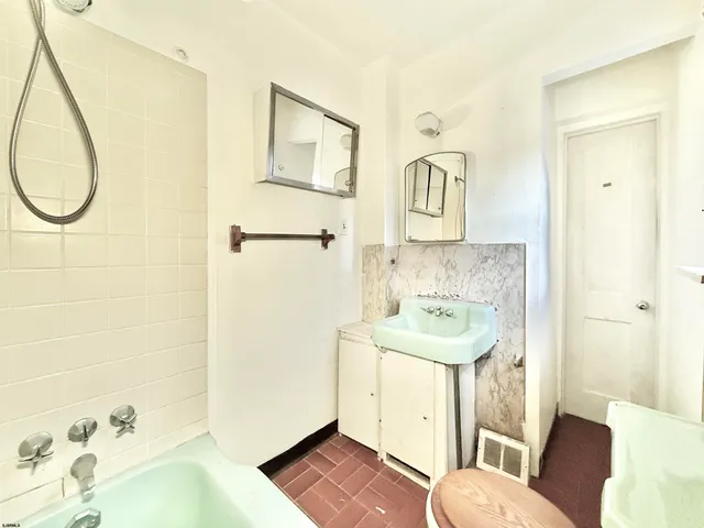 $159,900 | 5253 Somers Point Road, Mays Landing, NJ 08330