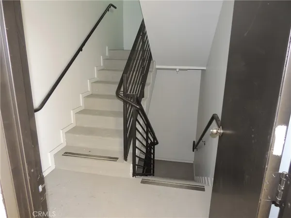 $2,900 | 22735 Del Valle Street, Unit 7, Woodland Hills, CA 91364