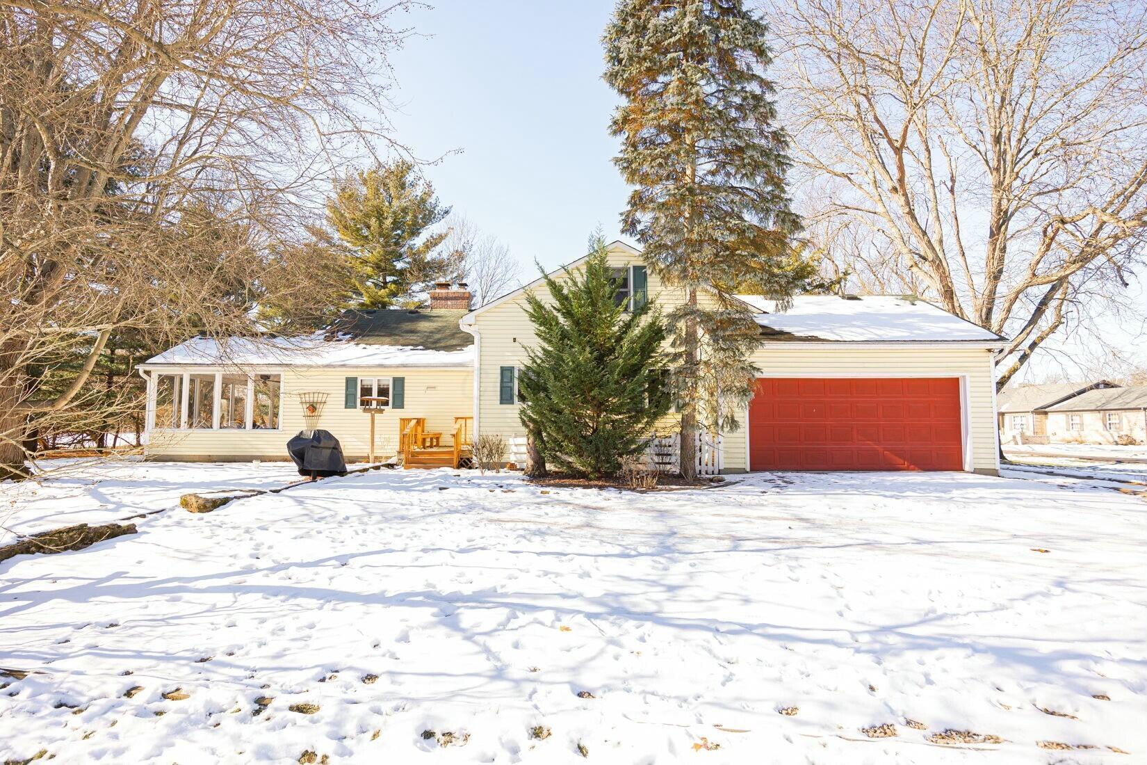 4446 Dublin Road Columbus, OH 43221 - Photo 45 of 62 Side load garage