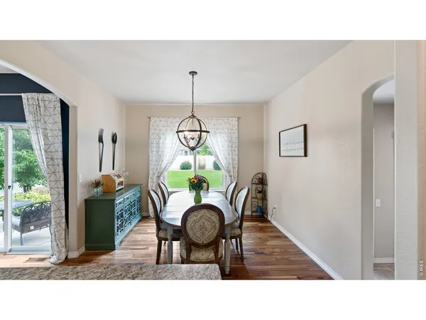 a black and white photo of a living room