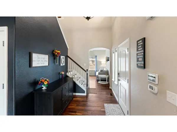 a black and white photo of a living room