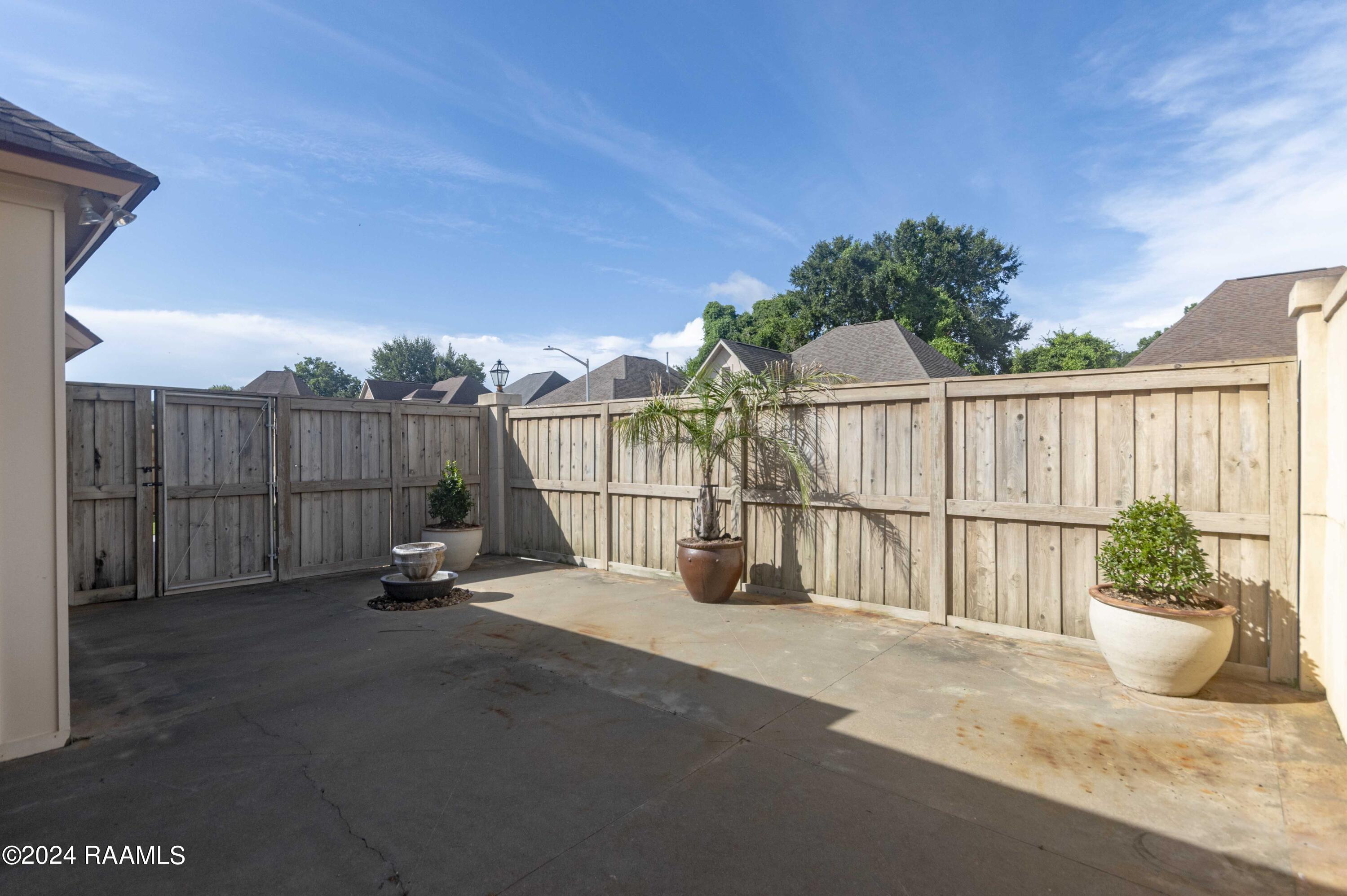 107 Shady Ridge Lane Lafayette, LA 70508 - Photo 30 of 32 Courtyard