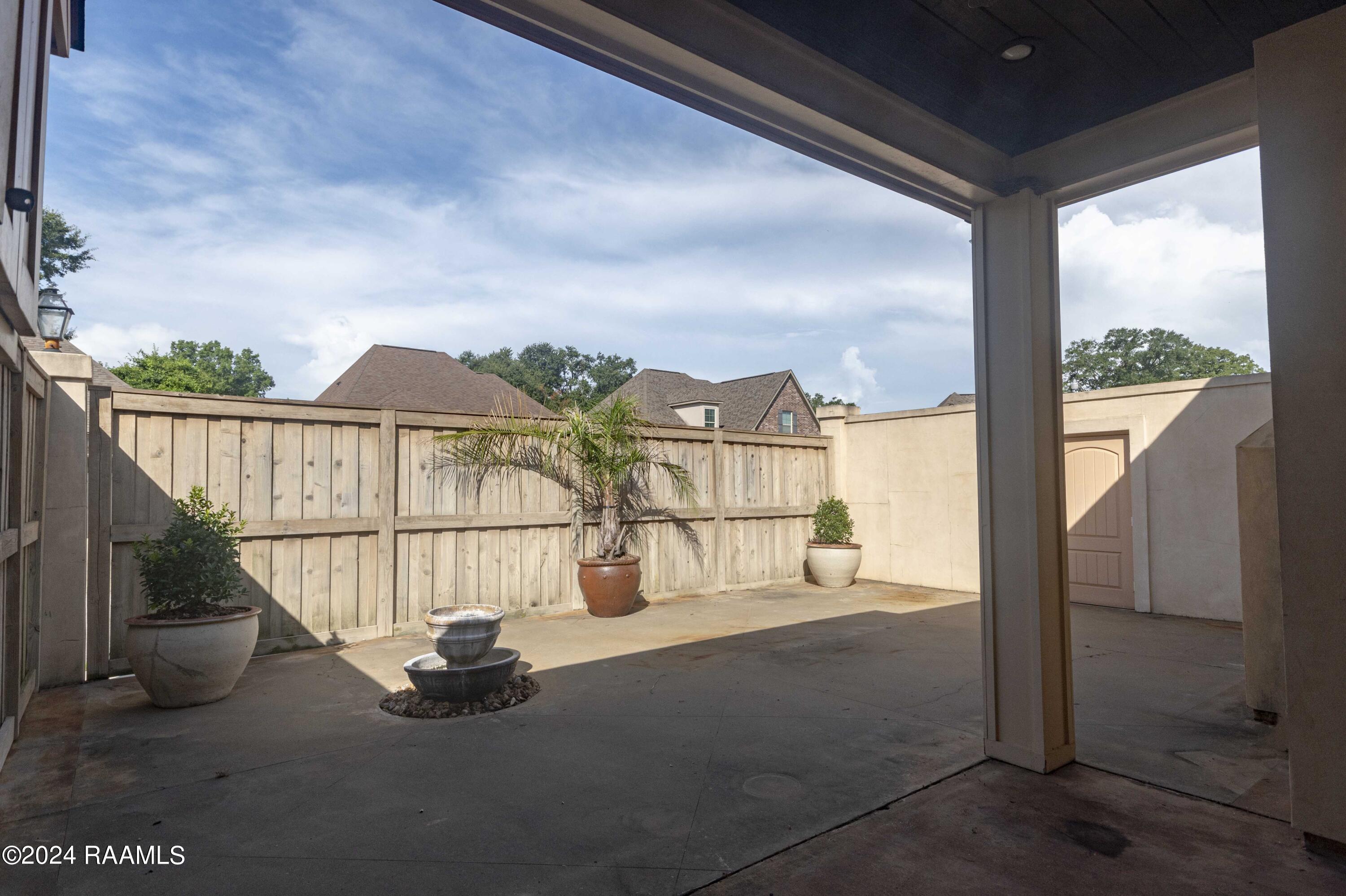 107 Shady Ridge Lane Lafayette, LA 70508 - Photo 31 of 32 Courtyard