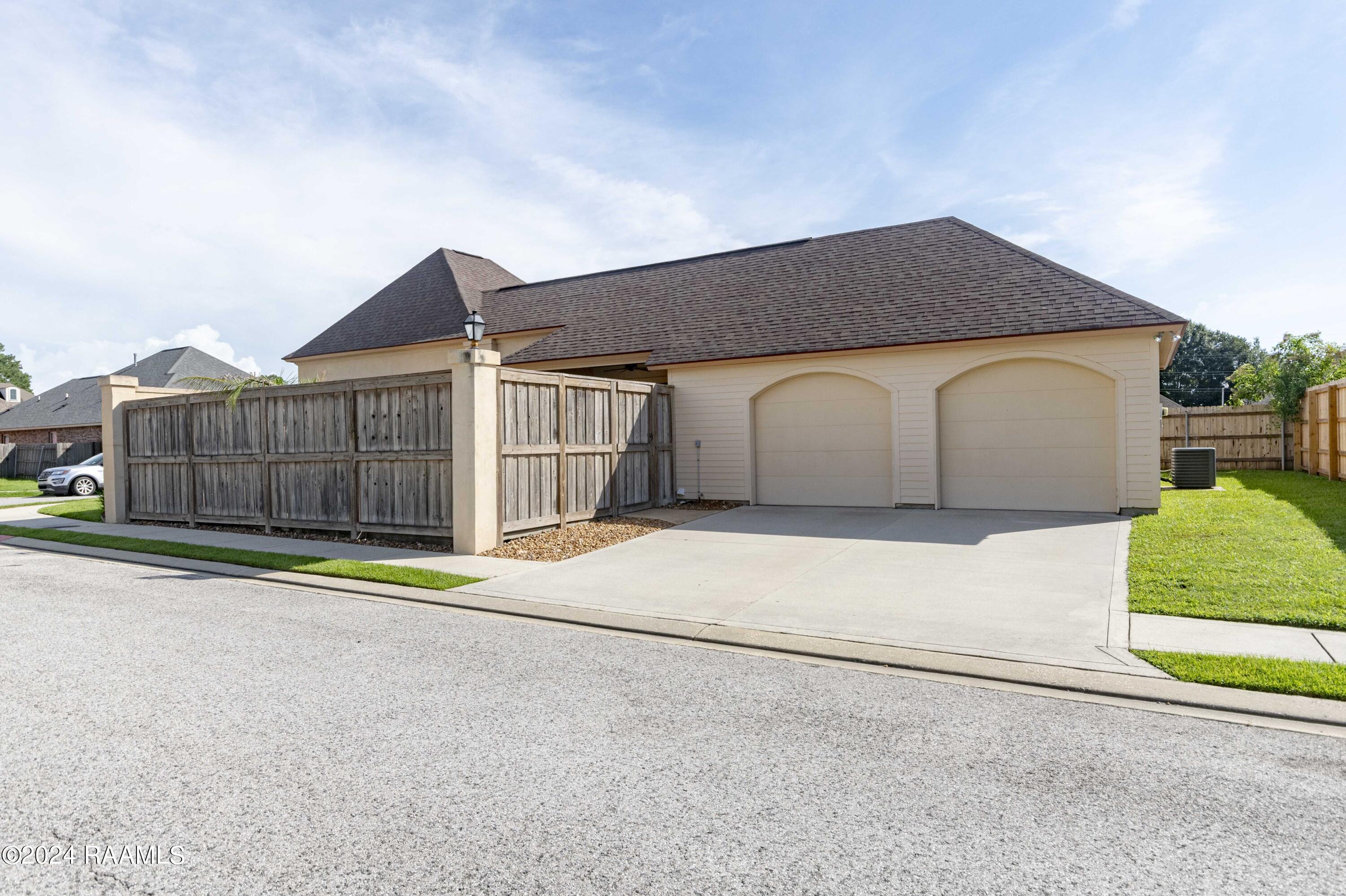 107 Shady Ridge Lane Lafayette, LA 70508 - Photo 4 of 32 Exterior Side