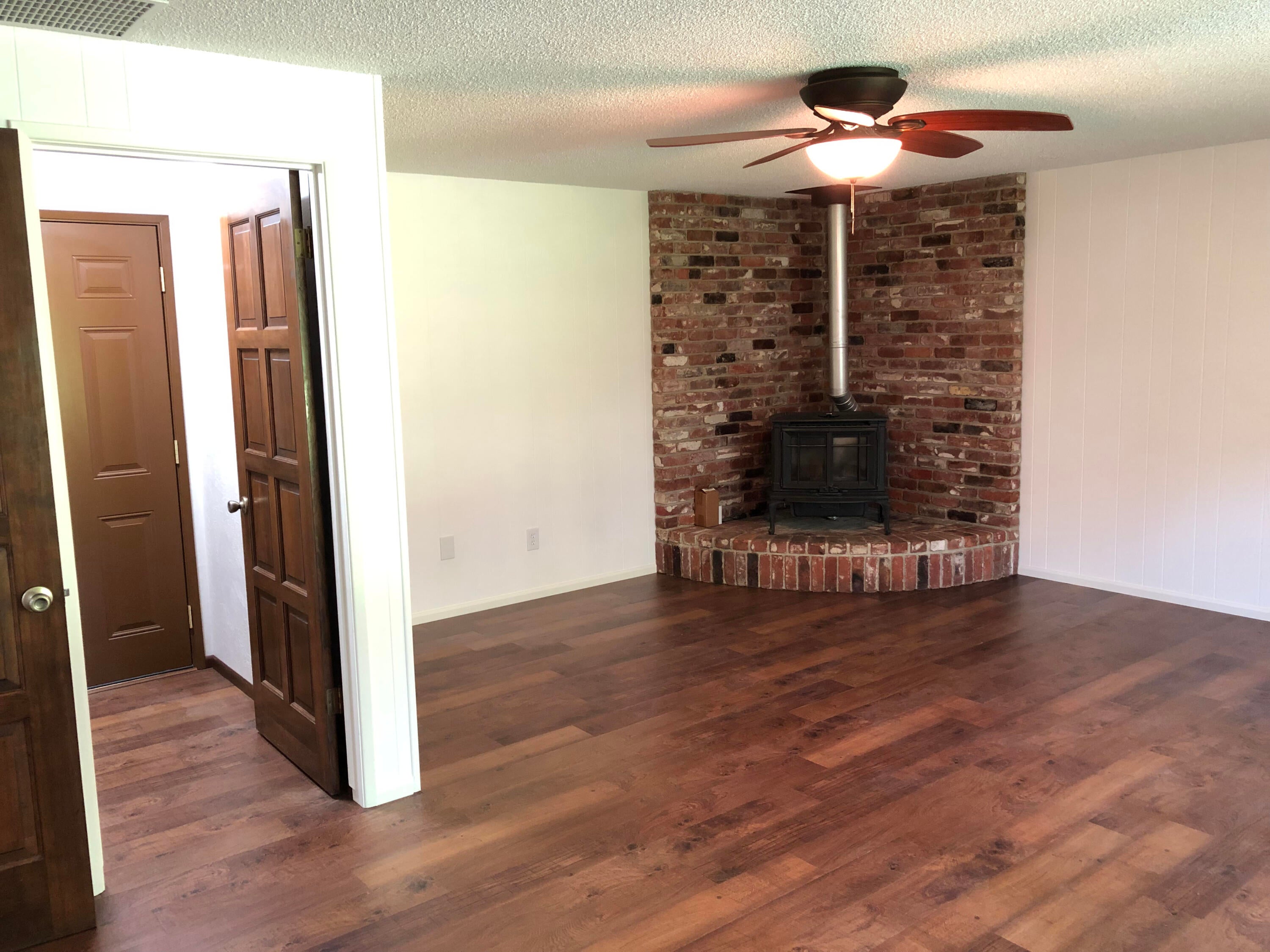1600 Spring Street Medford, OR 97504 - Photo 16 of 55 family room