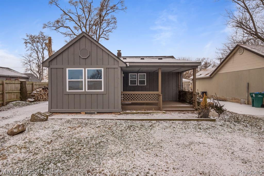 22025 Springbrook Avenue Farmington Hills, MI 48336 - Photo 1 of 24