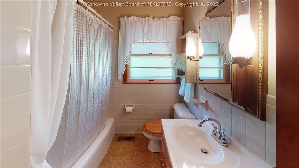 107 Seneca Road Huntington, WV 25705 - Photo 13 of 22 Gallery Image 13