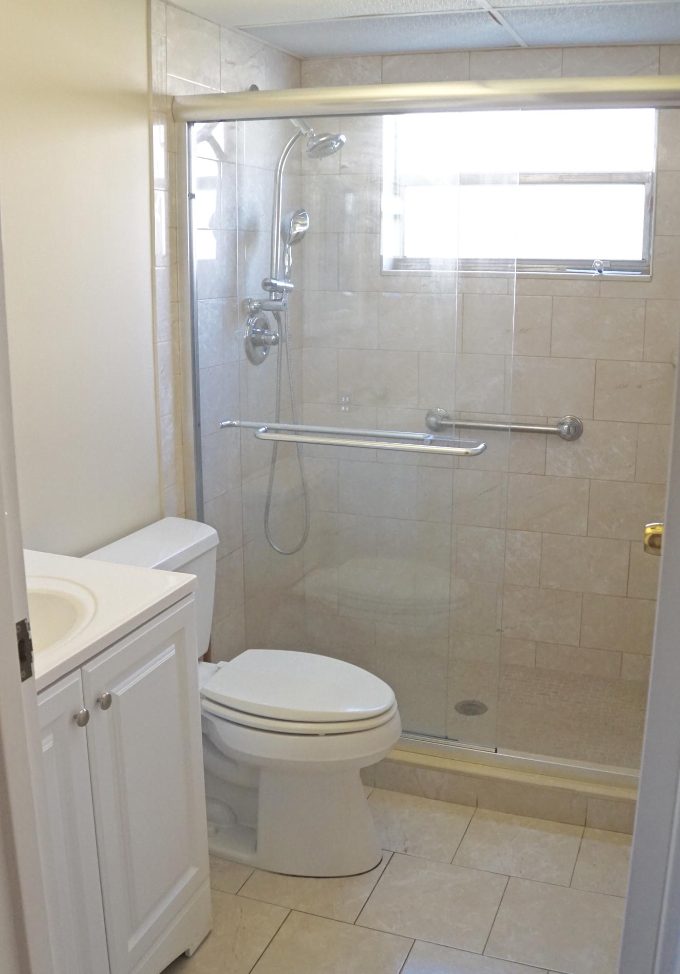 201 Flanders A Delray Beach, FL 33484 - Photo 17 of 29 MASTER BATH
