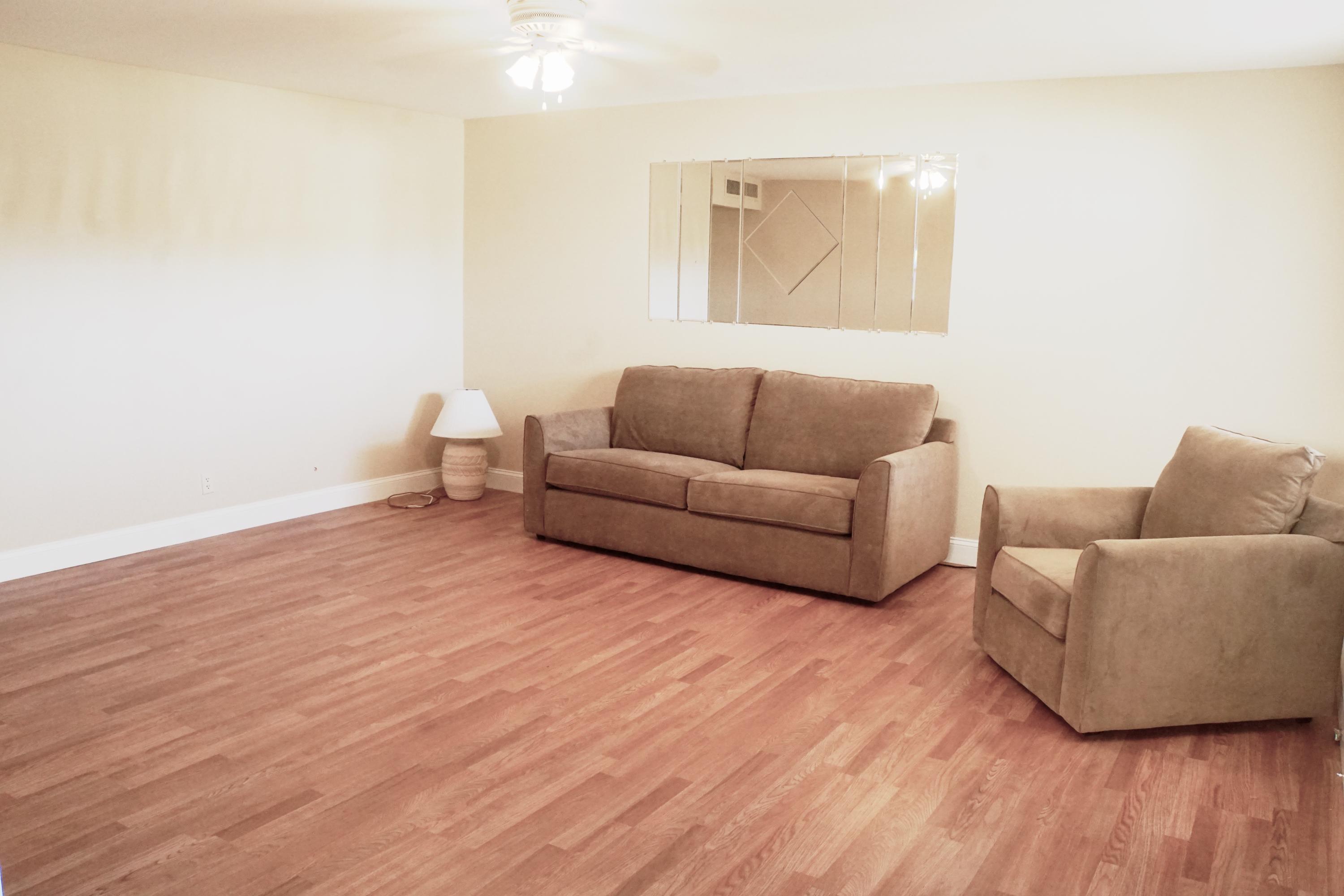 201 Flanders A Delray Beach, FL 33484 - Photo 6 of 29 LIVING ROOM