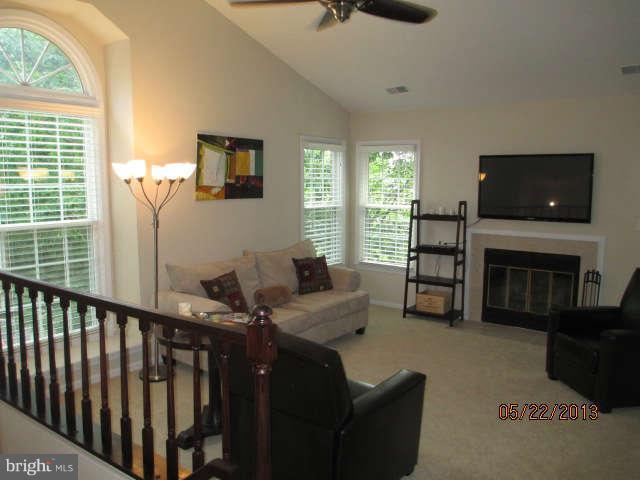 11154 Beaver Trail Court, Unit 11154 Reston, VA 20191 - Photo 5 of 25 Living Room