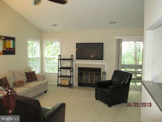 11154 Beaver Trail Court, Unit 11154 Reston, VA 20191 - Photo 6 of 25 Living Room