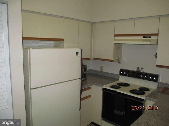 11154 Beaver Trail Court, Unit 11154 Reston, VA 20191 - Photo 10 of 25 Kitchen
