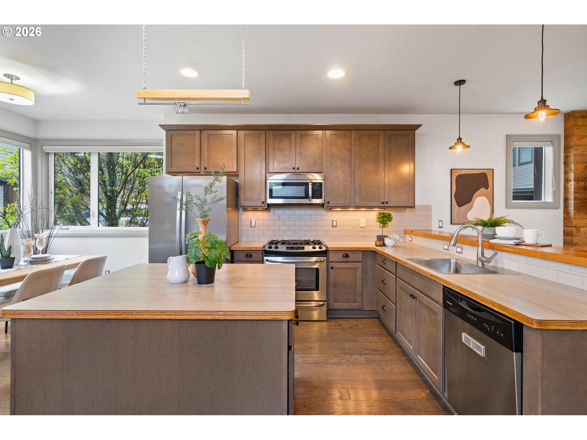7667 Southeast Sherman Street Portland, OR 97215 - Photo 3 of 35