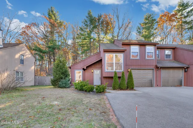 $2,600 | 49 Thimbleberry Road, Malta, NY 12020