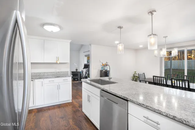 $2,600 | 49 Thimbleberry Road, Malta, NY 12020