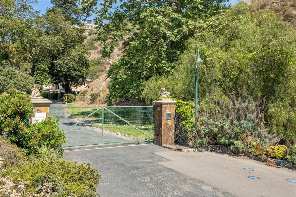 2072 Hidden Valley Canyon Road Laguna Beach, CA 92651 - Photo 21 of 26 a view of a basketball court