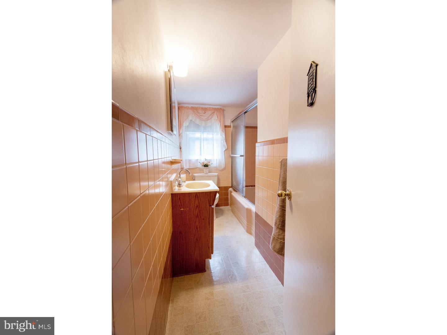 86 Midland Road Newtown, PA 18940 - Photo 14 of 21 Bathroom