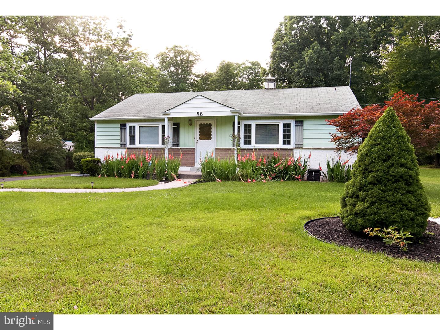 86 Midland Road Newtown, PA 18940 - Photo 21 of 21 Front Yard