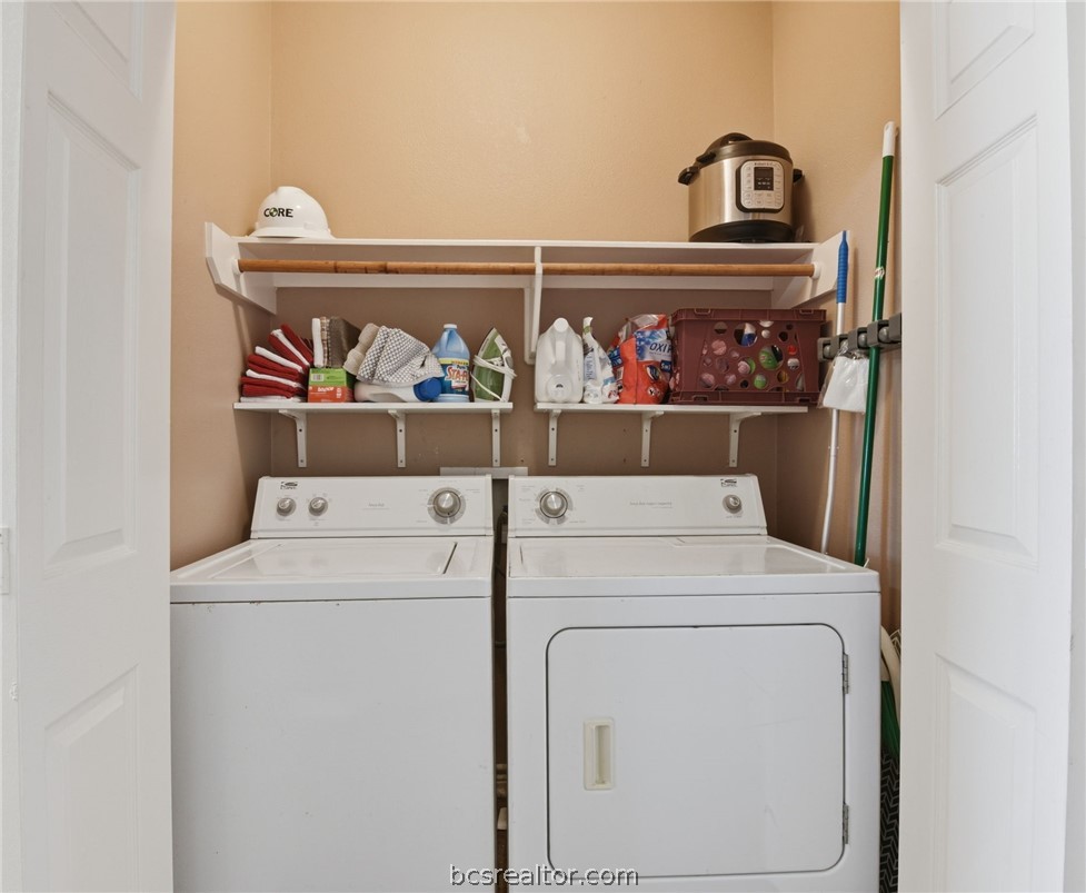 1425 West Villa Maria Road, Unit 605 Bryan, TX 77801 - Photo 22 of 46 Laundry area with washing machine and clothes dryer
