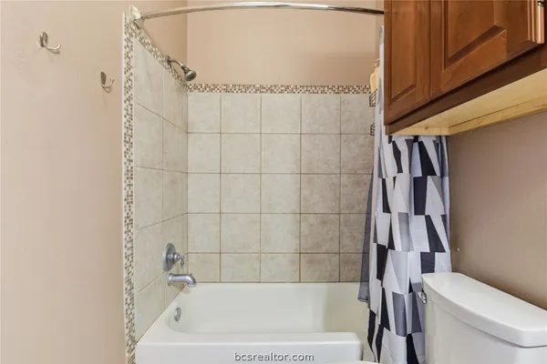 $245,000 | 1425 West Villa Maria Road, Unit 605, Bryan, TX 77801