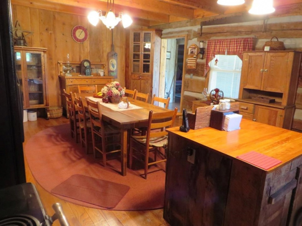 260 Timber Ridge Road Bluff City, TN 37618 - Photo 3 of 17 Large dinning area