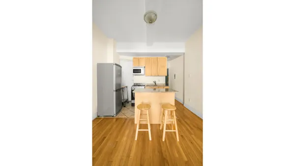 $3,295 | 118 West 72nd Street, Unit 201 | Upper West Side