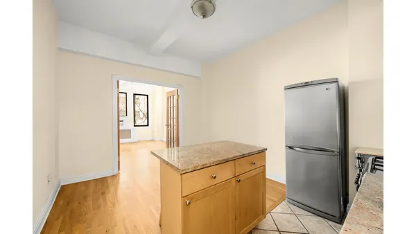 $3,295 | 118 West 72nd Street, Unit 201 | Upper West Side