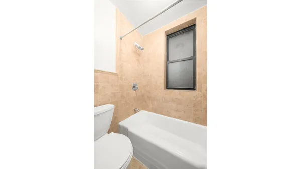 $3,295 | 118 West 72nd Street, Unit 201 | Upper West Side