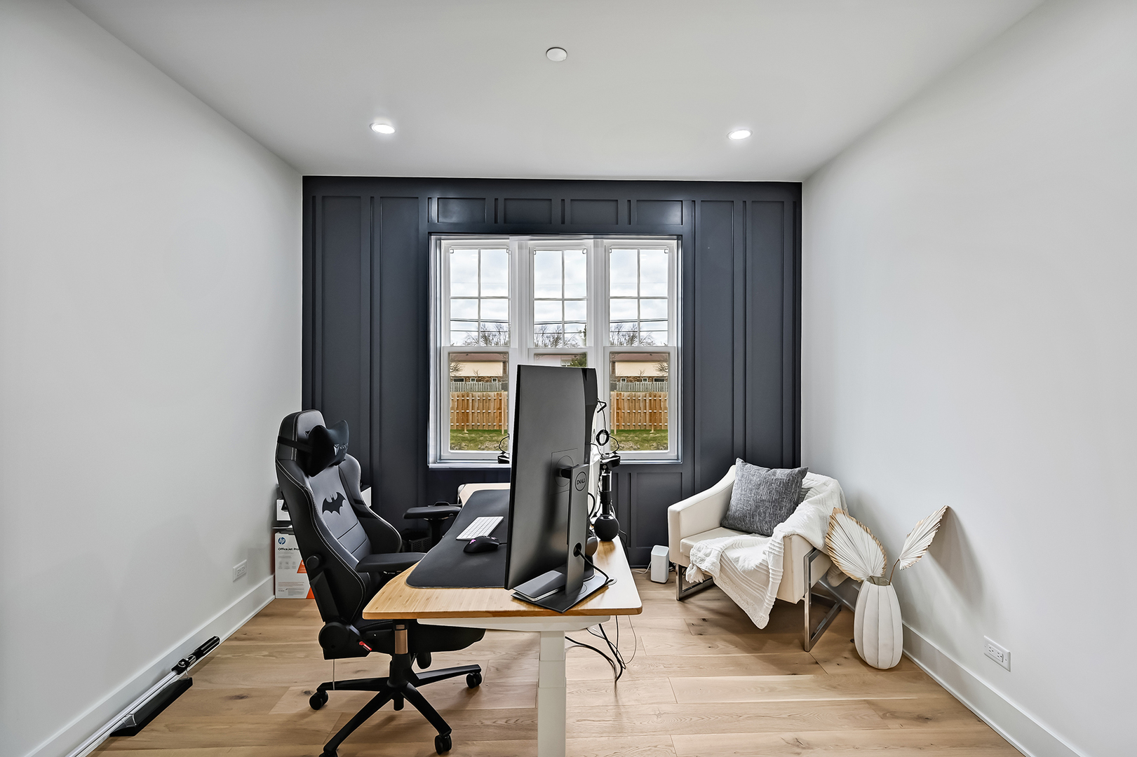 1205 Ridge Road Westmont, IL 60527 - Photo 8 of 25 a view of a livingroom with lounge chair and a window
