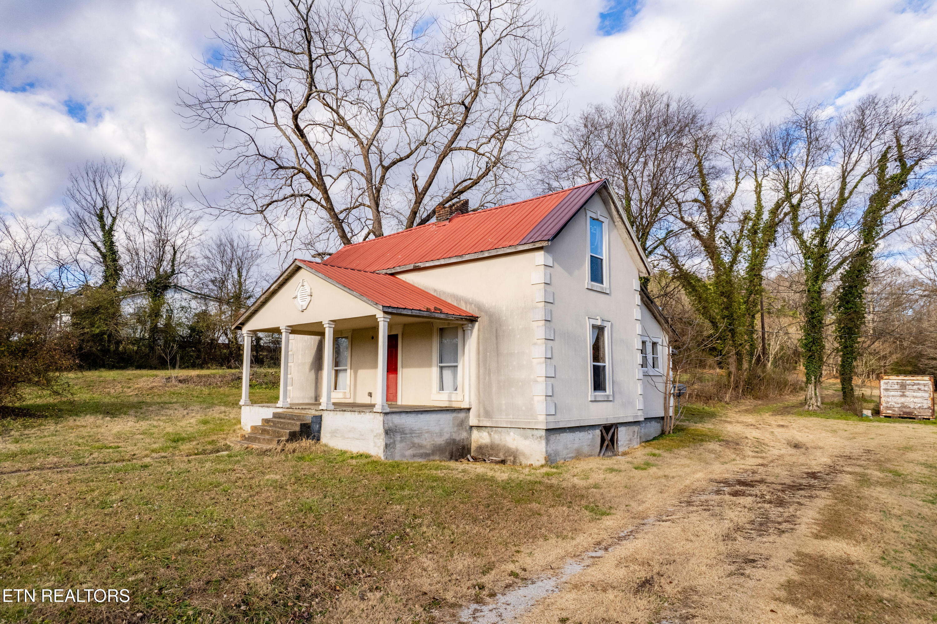 271 Trigonia Road Greenback, TN 37742 - Photo 2 of 26 271TrigoniaRd-22