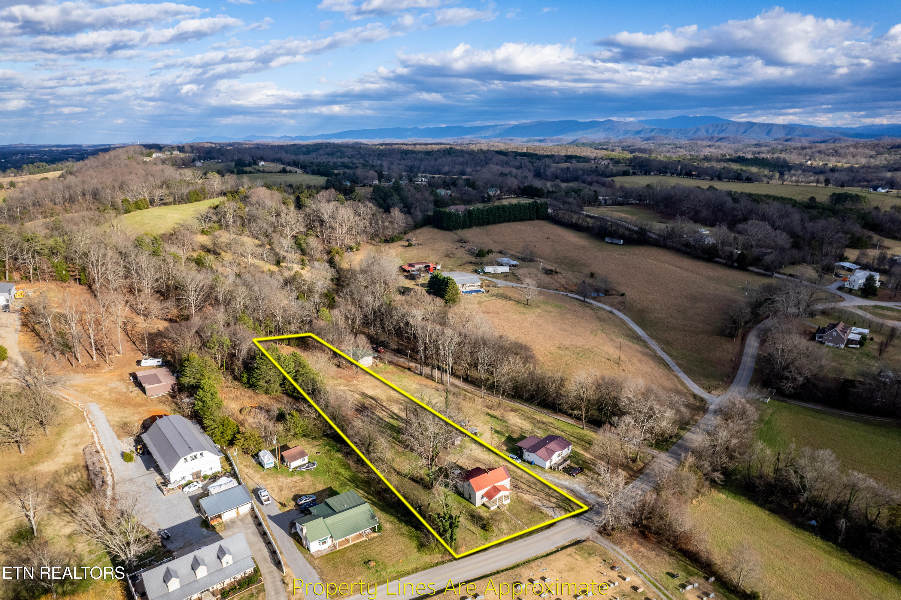271 Trigonia Road Greenback, TN 37742 - Photo 10 of 26 271TrigoniaRd-33