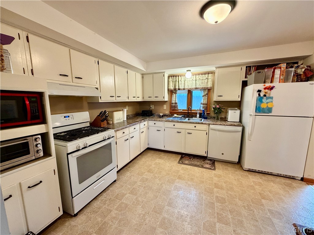 862 County Rte 25 Minetto, NY 13126 - Photo 18 of 37